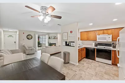 1097  Quinlan Dr #Unit D, Pewaukee, WI 53072 - Photo 6