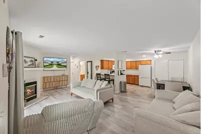 1097  Quinlan Dr #Unit D, Pewaukee, WI 53072 - Photo 4