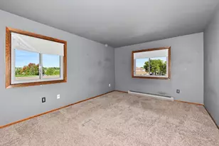 10376 W Whitnall Edge Ct, Franklin, WI 53132 - Photo 16