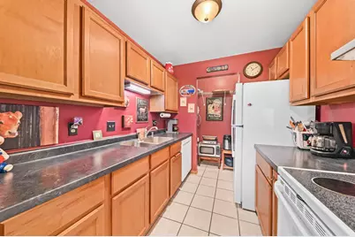 10376 W Whitnall Edge Ct #204, Franklin, WI 53132 - Photo 6