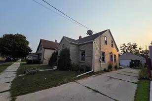 1312 S 18th St, Manitowoc, WI 54220 - Photo 2