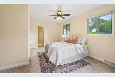 1633  Aldoro Dr, Waukesha, WI 53188 - Photo 24