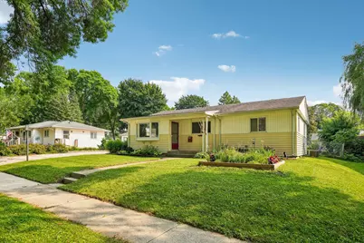 1633  Aldoro Dr, Waukesha, WI 53188 - Photo 2