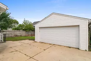1520 Columbus St, Manitowoc, WI 54220 - Photo 4