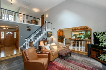 643  Cardiff Dr, Hartland, WI 53029 - Photo 8