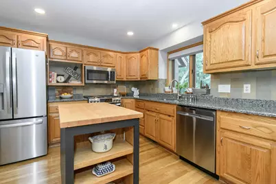 643  Cardiff Dr, Hartland, WI 53029 - Photo 4