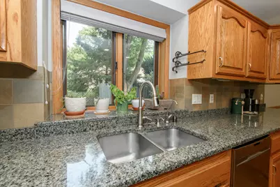 643  Cardiff Dr, Hartland, WI 53029 - Photo 16