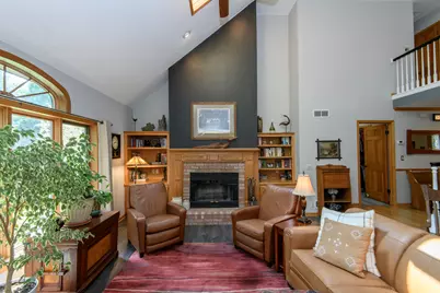 643  Cardiff Dr, Hartland, WI 53029 - Photo 2
