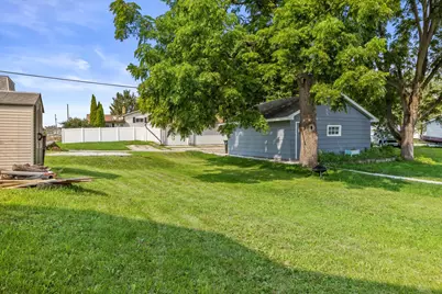 518 E Loos St, Hartford, WI 53027 - Photo 12