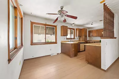 6083 S 20th St, Milwaukee, WI 53221 - Photo 8