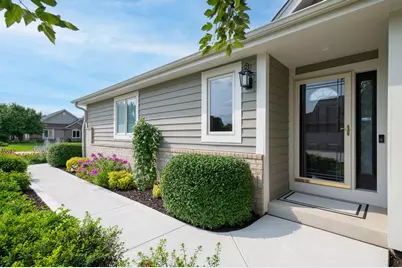 W264N2062  Deer Haven Ct #2, Pewaukee, WI 53072 - Photo 2