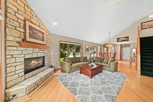 W264N2062 Deer Haven Ct, Pewaukee, WI 53072 - Photo 8
