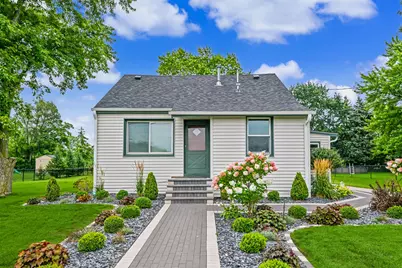 10126 S Judith Pl, Oak Creek, WI 53154 - Photo 2