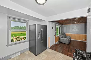 10126 S Judith Pl, Oak Creek, WI 53154 - Photo 12