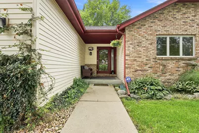 W199N11283  Rosewood Ct, Germantown, WI 53022 - Photo 2