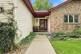 W199N11283 Rosewood Ct, Germantown, WI 53022 - Photo 2