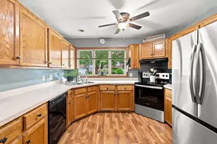 W199N11283 Rosewood Ct, Germantown, WI 53022 - Photo 8