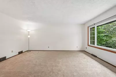 5360 S 43rd St, Greenfield, WI 53220 - Photo 10