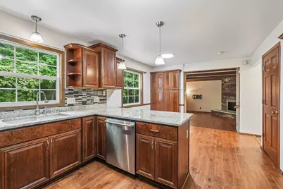 5360 S 43rd St, Greenfield, WI 53220 - Photo 6