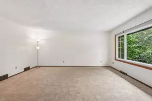 5360 S 43rd St, Greenfield, WI 53220 - Photo 10