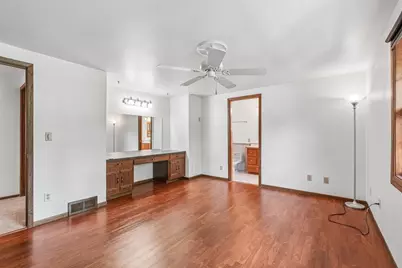 5360 S 43rd St, Greenfield, WI 53220 - Photo 18