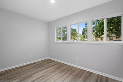 924 N Oakwood Ave, Oconomowoc, WI 53066 - Photo 14