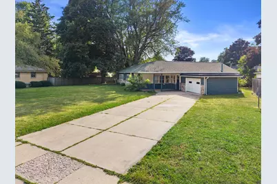 924 N Oakwood Ave, Oconomowoc, WI 53066 - Photo 36