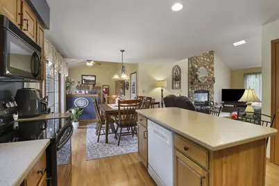 1463  Creek Side Dr, Lyons, WI 53105 - Photo 8