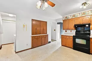 4560 Imperial Dr, Brookfield, WI 53045 - Photo 10