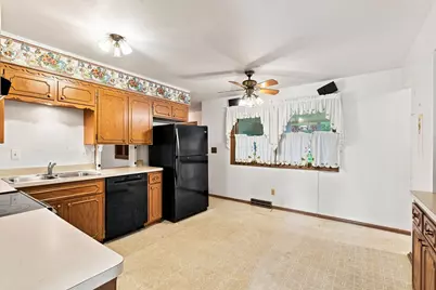 4560  Imperial Dr, Brookfield, WI 53045 - Photo 8