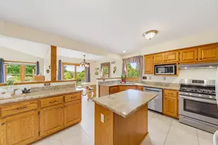 W148N10759 Crabtree Ln, Germantown, WI 53022 - Photo 12