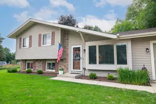 2909 Berkshire Ct, Waukesha, WI 53188 - Photo 2