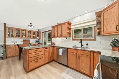 2909  Berkshire Ct, Waukesha, WI 53188 - Photo 10