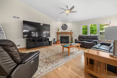 9407 S 33rd St, Franklin, WI 53132 - Photo 10