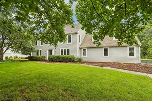 165 Hickory Dr, Delafield, WI 53018 - Photo 6