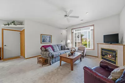 827  Cheyenne Ave #Unit D, Grafton, WI 53024 - Photo 4