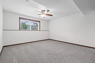 406 Coronado Cir, Onalaska, WI 54650 - Photo 14