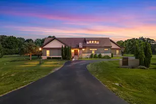 S90W32800 Granite Trail, Mukwonago, WI 53149 - Photo 2