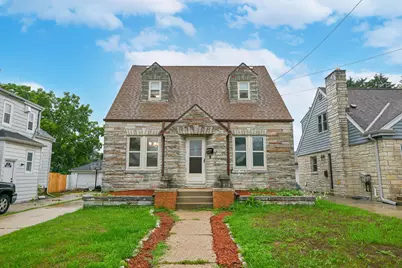 1828 E Eden Pl, Saint Francis, WI 53235 - Photo 2