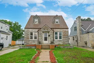 1828 E Eden Pl, Saint Francis, WI 53235 - Photo 2