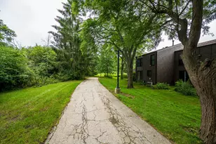 9256 N 70th St, Milwaukee, WI 53223 - Photo 16