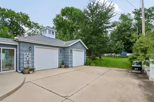 8208 N Santa Monica Blvd, Fox Point, WI 53217 - Photo 34