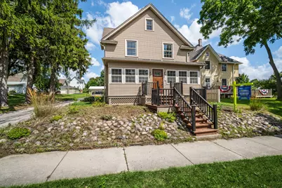 N88W16226  Park Blvd, Menomonee Falls, WI 53051 - Photo 2