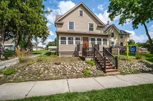 N88W16226 Park Blvd, Menomonee Falls, WI 53051 - Photo 2