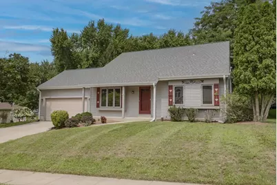 980  Bartlett Dr, Oconomowoc, WI 53066 - Photo 2