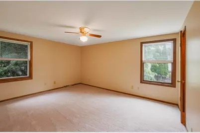 980  Bartlett Dr, Oconomowoc, WI 53066 - Photo 14