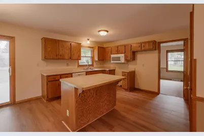 980  Bartlett Dr, Oconomowoc, WI 53066 - Photo 8