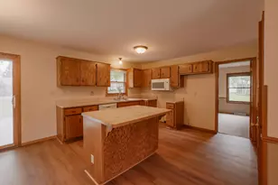 980 Bartlett Dr, Oconomowoc, WI 53066 - Photo 8