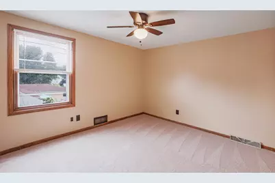 980  Bartlett Dr, Oconomowoc, WI 53066 - Photo 16