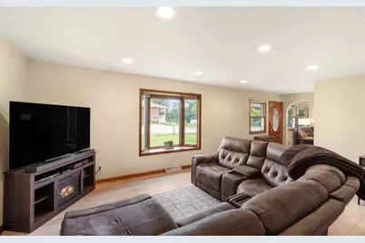 12405 W Euclid Ave, New Berlin, WI 53151 - Photo 4